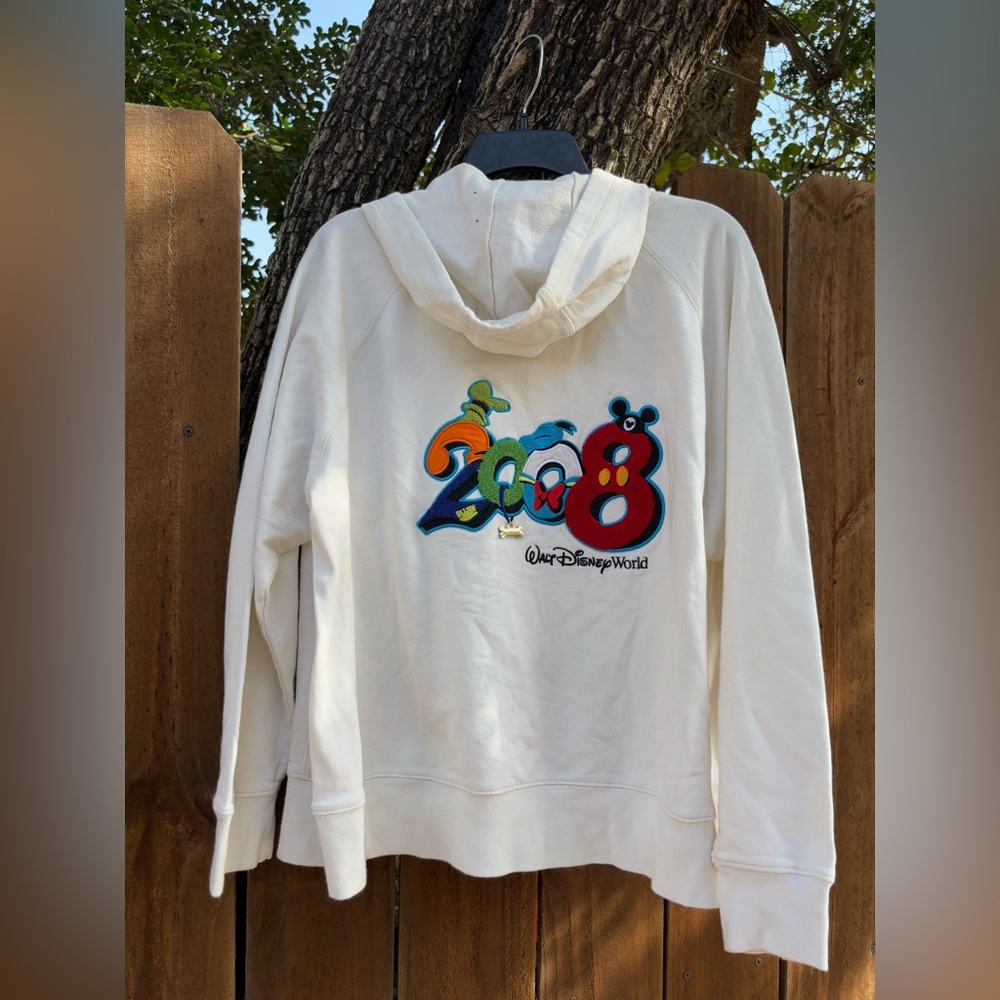 2008 Vintage Walt Disney World embroidered full zip hoodie with a bone charm.